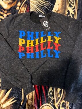 Women's Dark Gray 'Philly' Cropped Graphic Sweatshirt